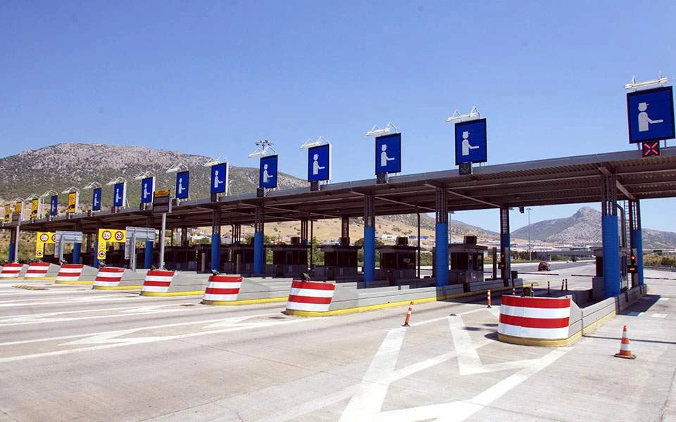 Ληστές απείλησαν με ομπρέλες υπαλλήλους των διοδίων στην Κορινθία και έκλεψαν τις εισπράξεις